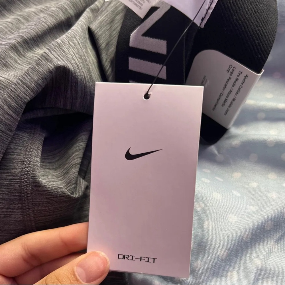 Nike Pro Dri-Fit NWT Grey Leggings - Picture 3 of 4